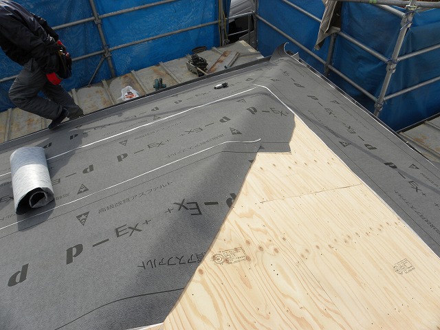 防水シートを設置